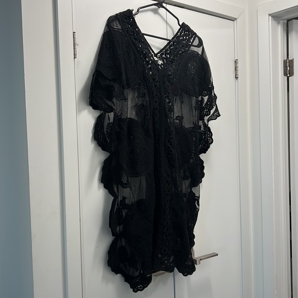 Urban Lux mesh/crochet beach cover - Picture 3 of 8